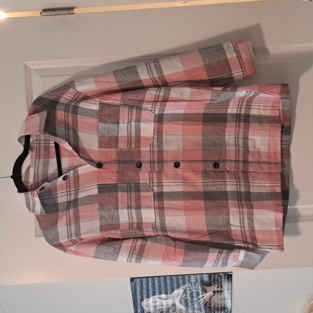 π₯New pink button up plaid shirt - Picture 5 of 8